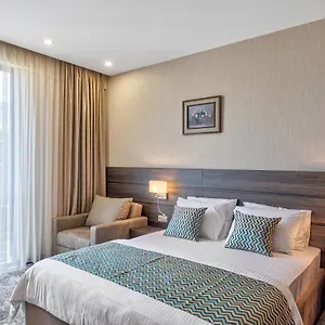 Vinum 4* تبليسي